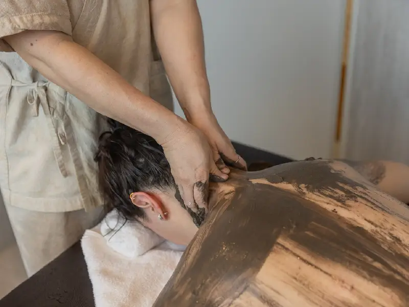 Seaweed body wrap detox therapy